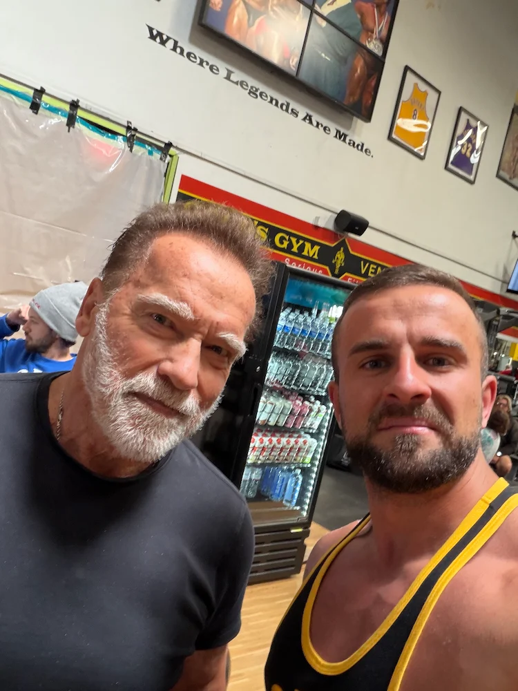 Kamil Nosal w Gold's Gym z Arnoldem Schwarzeneggerem